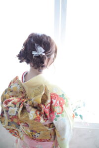 成人式振袖の帯結びと後ろ姿