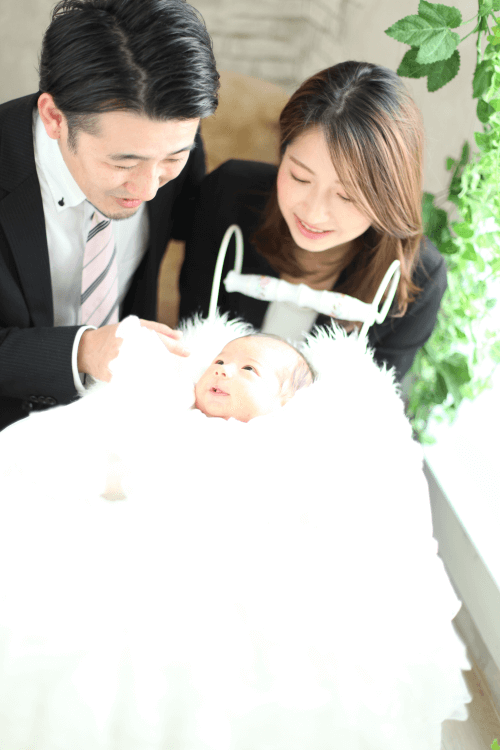 初宮参りの家族写真