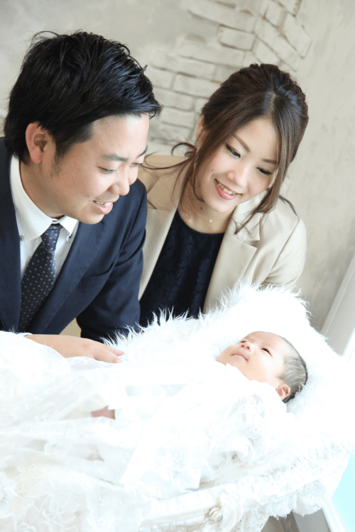 初宮参りの家族写真