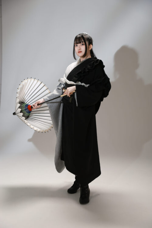 成人式振袖 モノトーン振袖写真