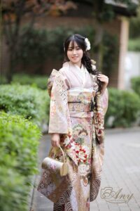 ロケ撮くすみ系振袖ベージュ